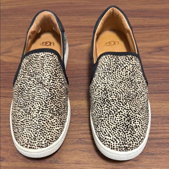 UGG Animal Print Calf Hair Leather Trim Slip On Woman’s Loafer. Size 7. - Picture 1 of 7